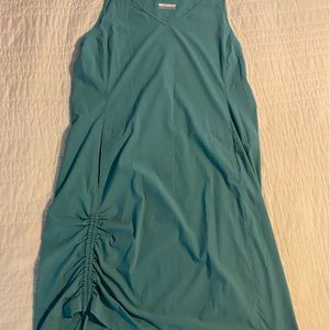 Columbia size large sea foam athletic dress